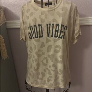 Women’s Cream Leopard Print 'Good Vibes' Tee Size Small